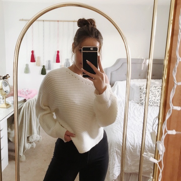 White off the shoulder sweater - Picture 5 of 9